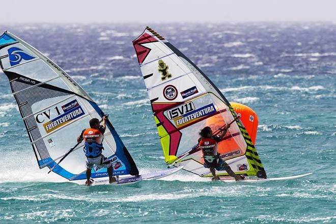 Jimmy Diaz holds off Josh Angulo - PWA Sotavento Fuerteventura Grand Slam 2011 ©  John Carter / PWA http://www.pwaworldtour.com